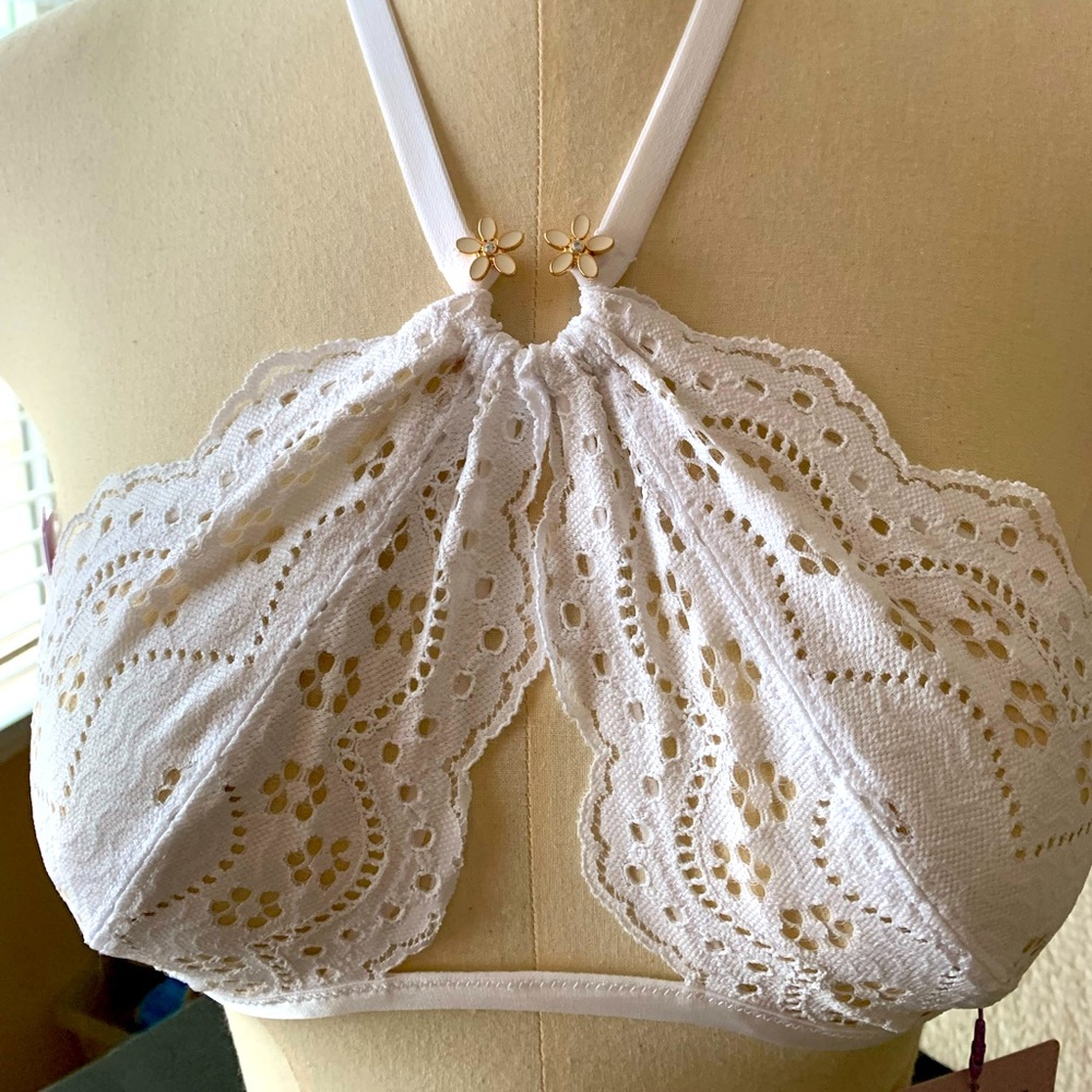 Savage Fenty white lace and eyelet peekaboo bralette size SMALL